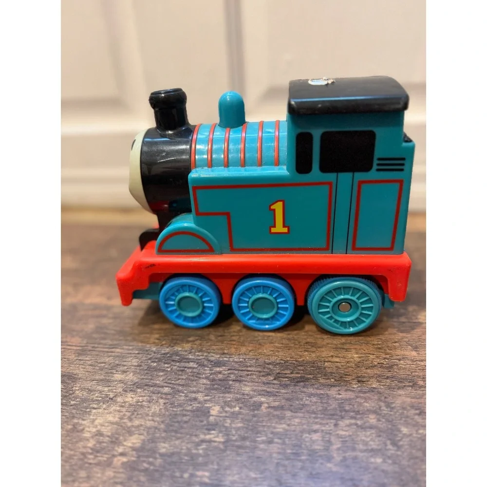 Thomas & Friends Thomas the Tank Engine Motorized‎ Blue No 1 Toy Train Plastic
